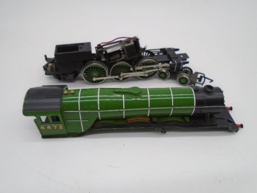 A collection of unboxed model railway OO gauge locomotives and rolling stock including a Mainline - Image 12 of 23