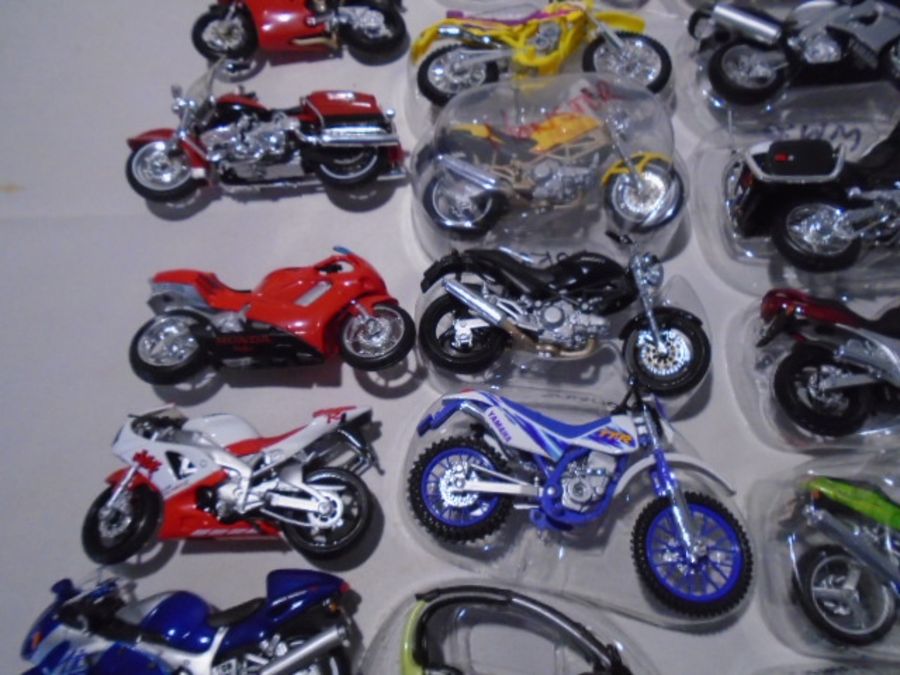 A large collection of Maisto plastic motorcycles with stands - Image 3 of 10