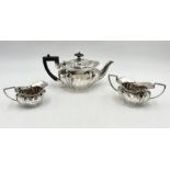 A hallmarked silver bachelor's three piece tea set, Sheffield 1924, total weight 605.2g (19.45