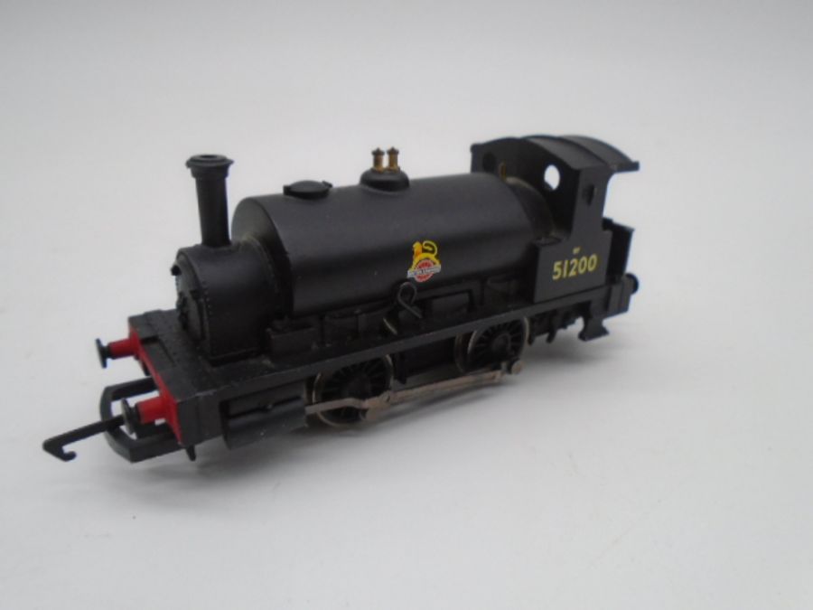 A collection of unboxed model railway OO gauge locomotives and rolling stock including a Mainline - Image 17 of 23