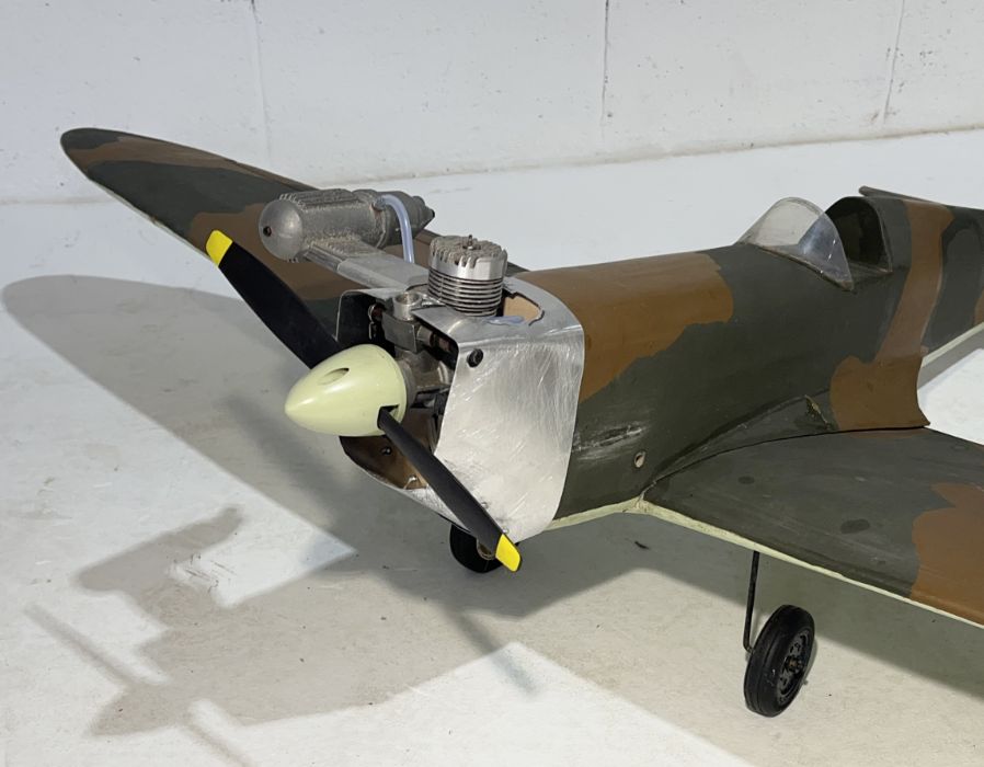 A vintage hand built radio controlled model of a Spitfire, wingspan 140cm, no controller present - Image 3 of 5