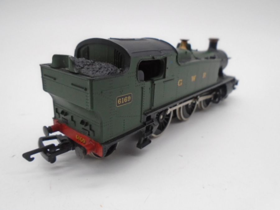 A collection of unboxed model railway OO gauge locomotives and rolling stock including a Mainline - Image 5 of 23