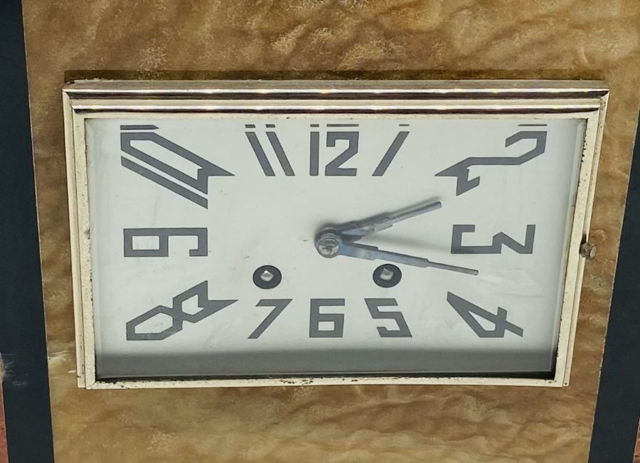 An Art Deco marble clock with garnitures - Image 3 of 4