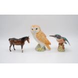 Three Beswick animals comprising of a horse, kingfisher (2371) and a barn owl (1046)