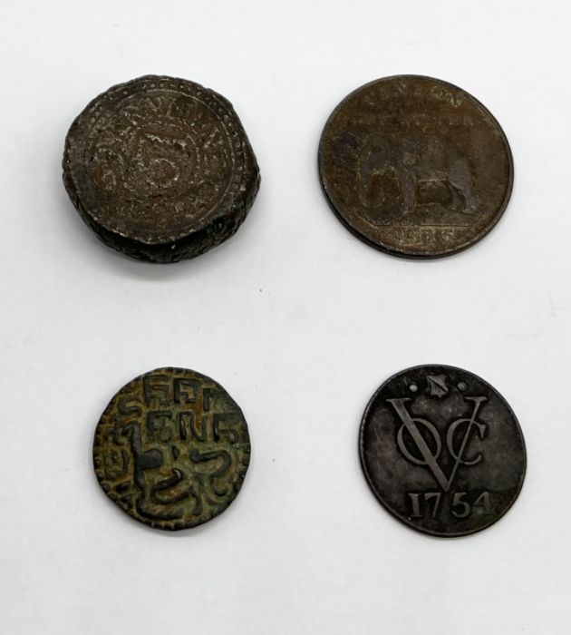 A small collection of coins mainly from Ceylon/Sri Lanka comprising of a George III copper One - Image 2 of 3