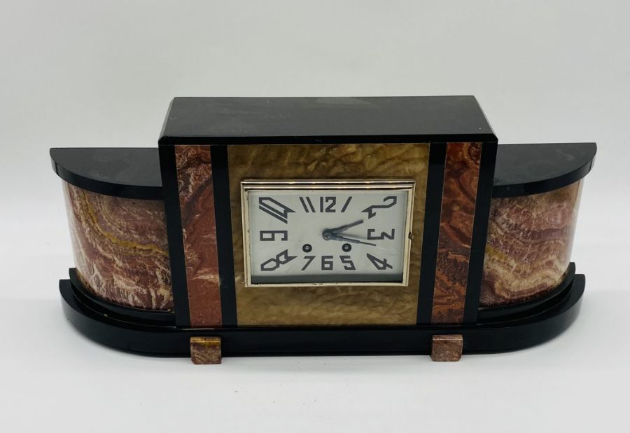 An Art Deco marble clock with garnitures - Image 2 of 4