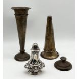 A hallmarked silver pepperette along with a pair of silver trumpet vases- 1 A/F