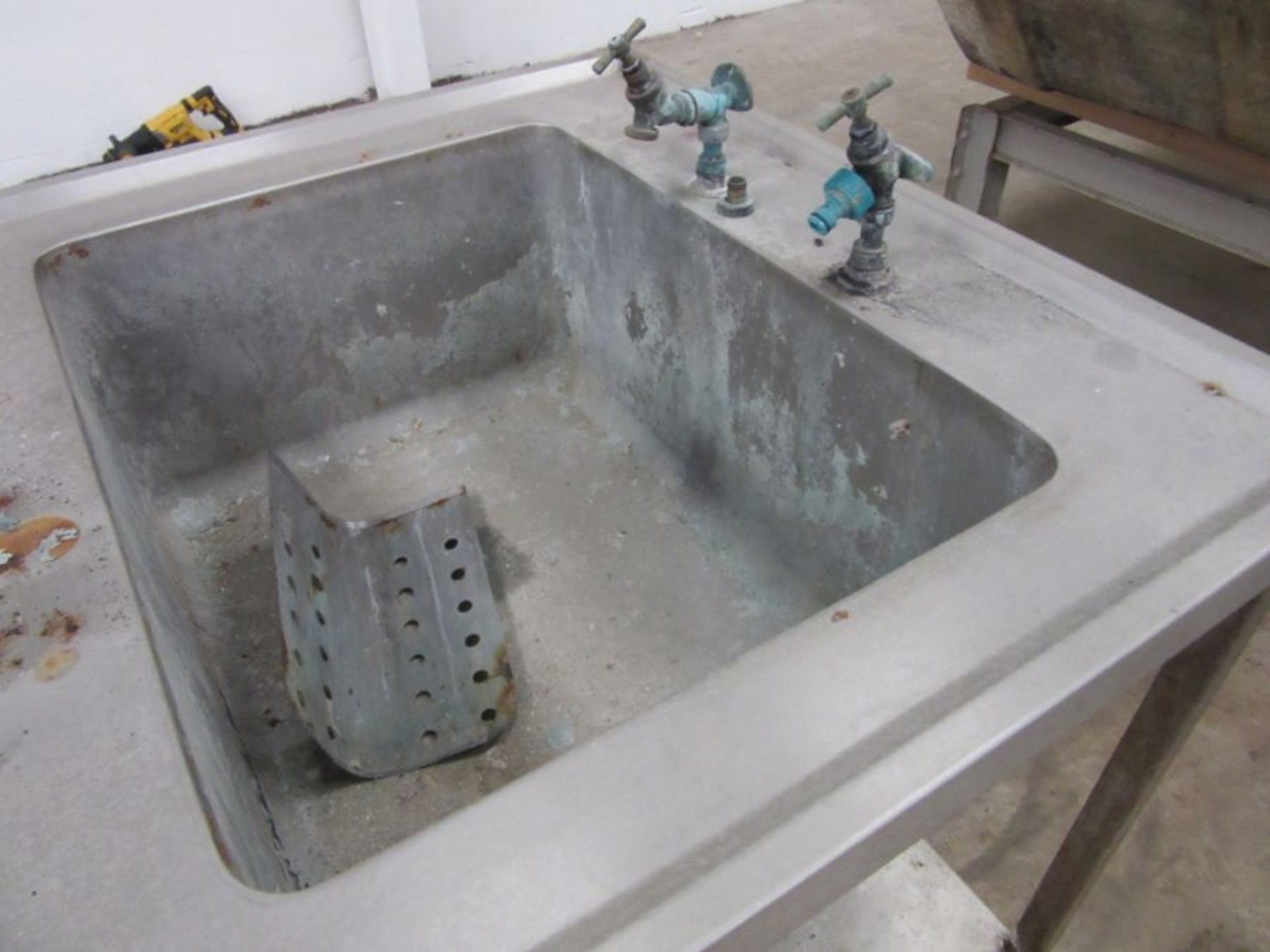 An industrial stainless steel sink unit - Image 2 of 4