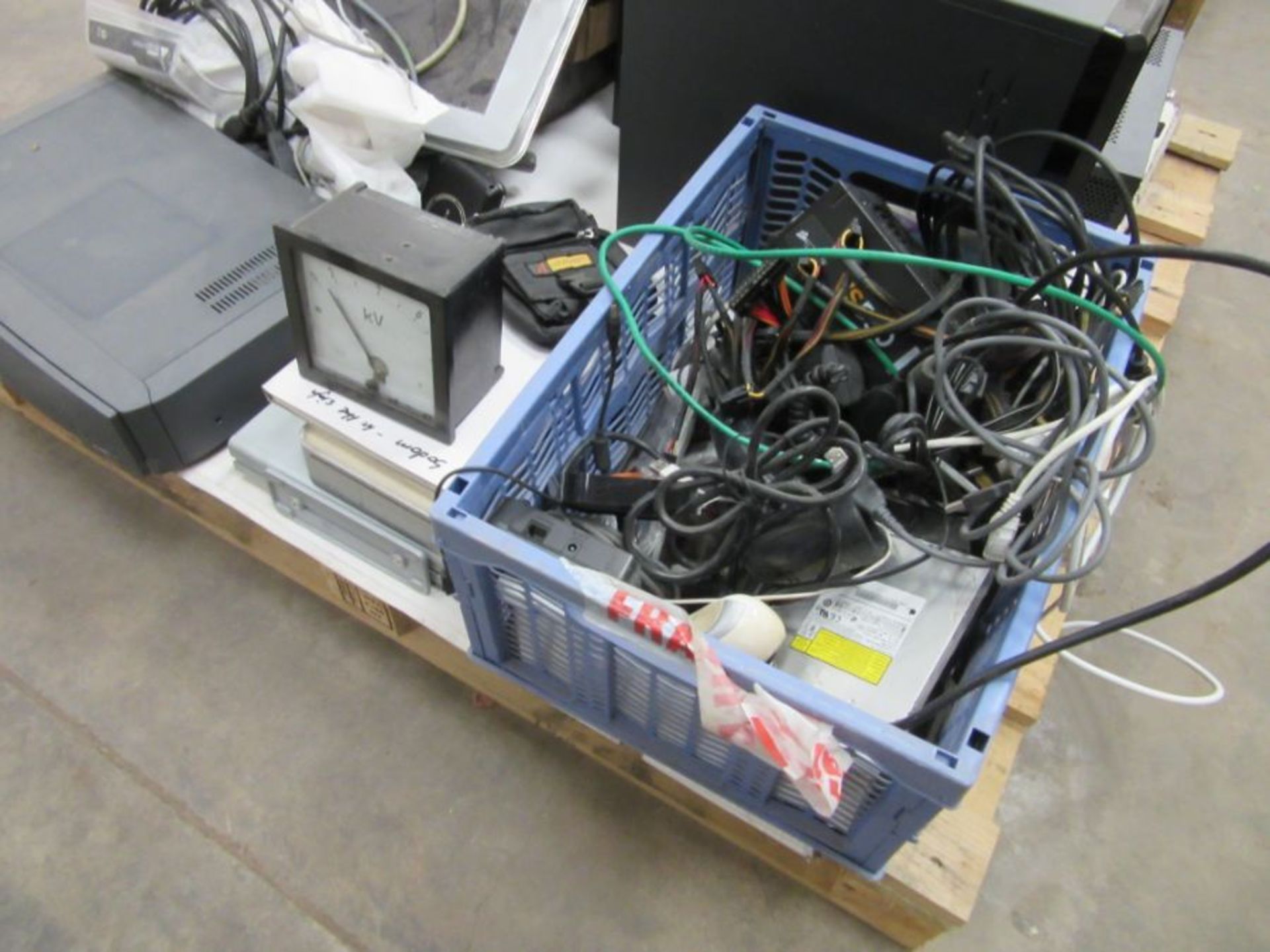 Two pallets of miscellaneous electronic items including a computer tower, cables Philips VR969 video - Image 7 of 9