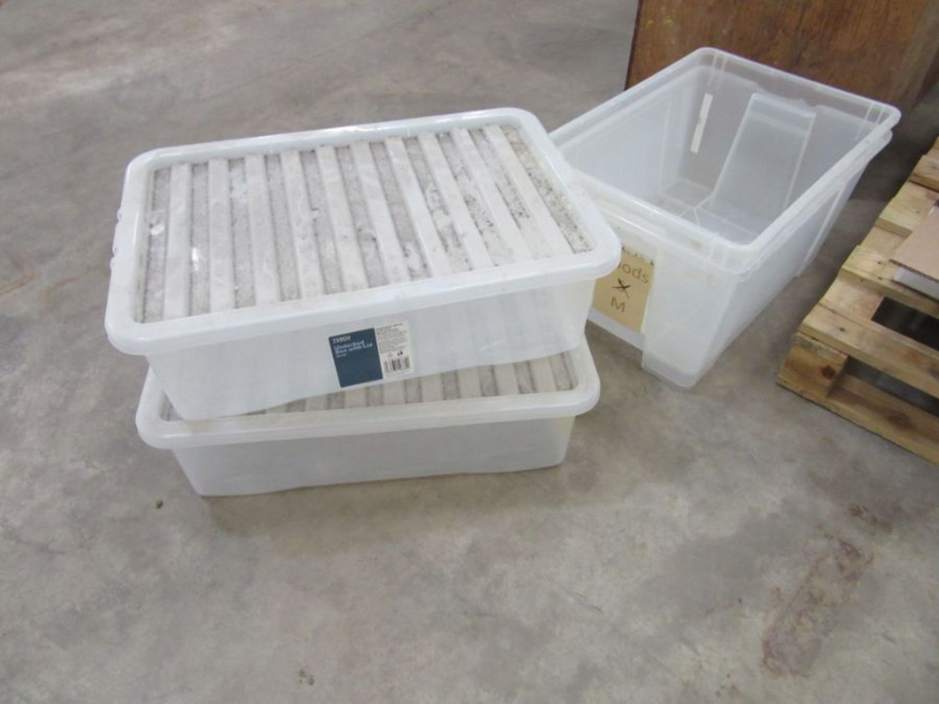A collection of plastic crates, document envelopes, mailing bags etc. - Image 2 of 6