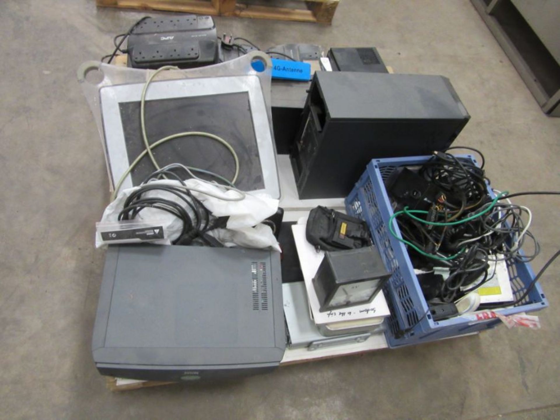 Two pallets of miscellaneous electronic items including a computer tower, cables Philips VR969 video - Image 6 of 9