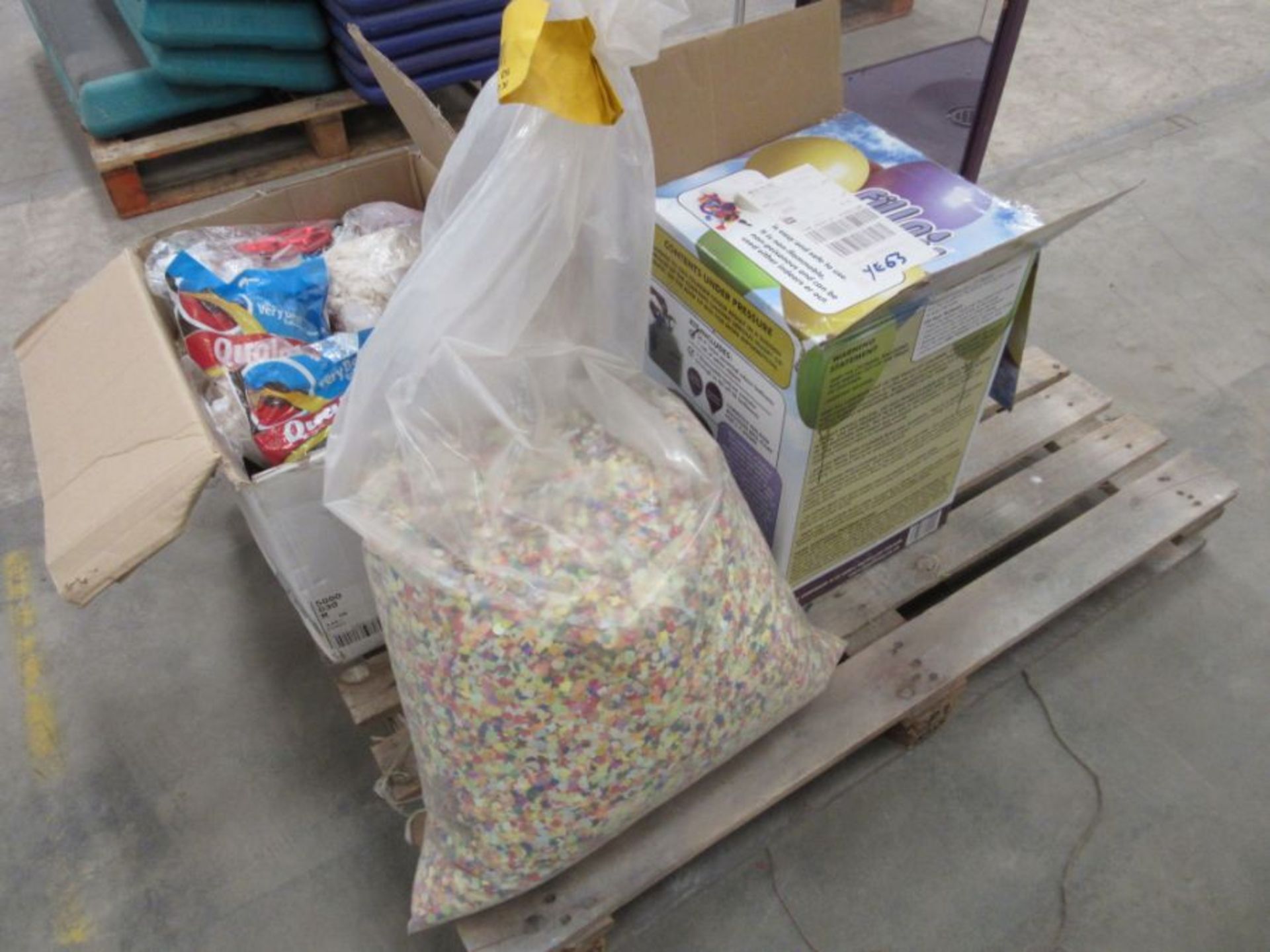 A quantity of fitness equipment along with a GIAB (Gift in a balloon) equipment - Image 8 of 8