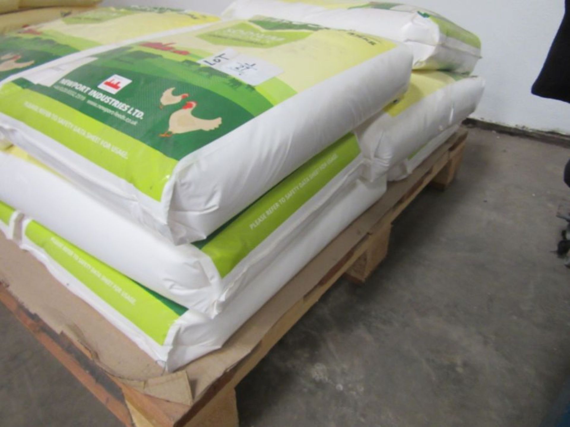 Pallet of 13 Newport Feeds 25kg bags of Sodium Carbonate - Image 3 of 3