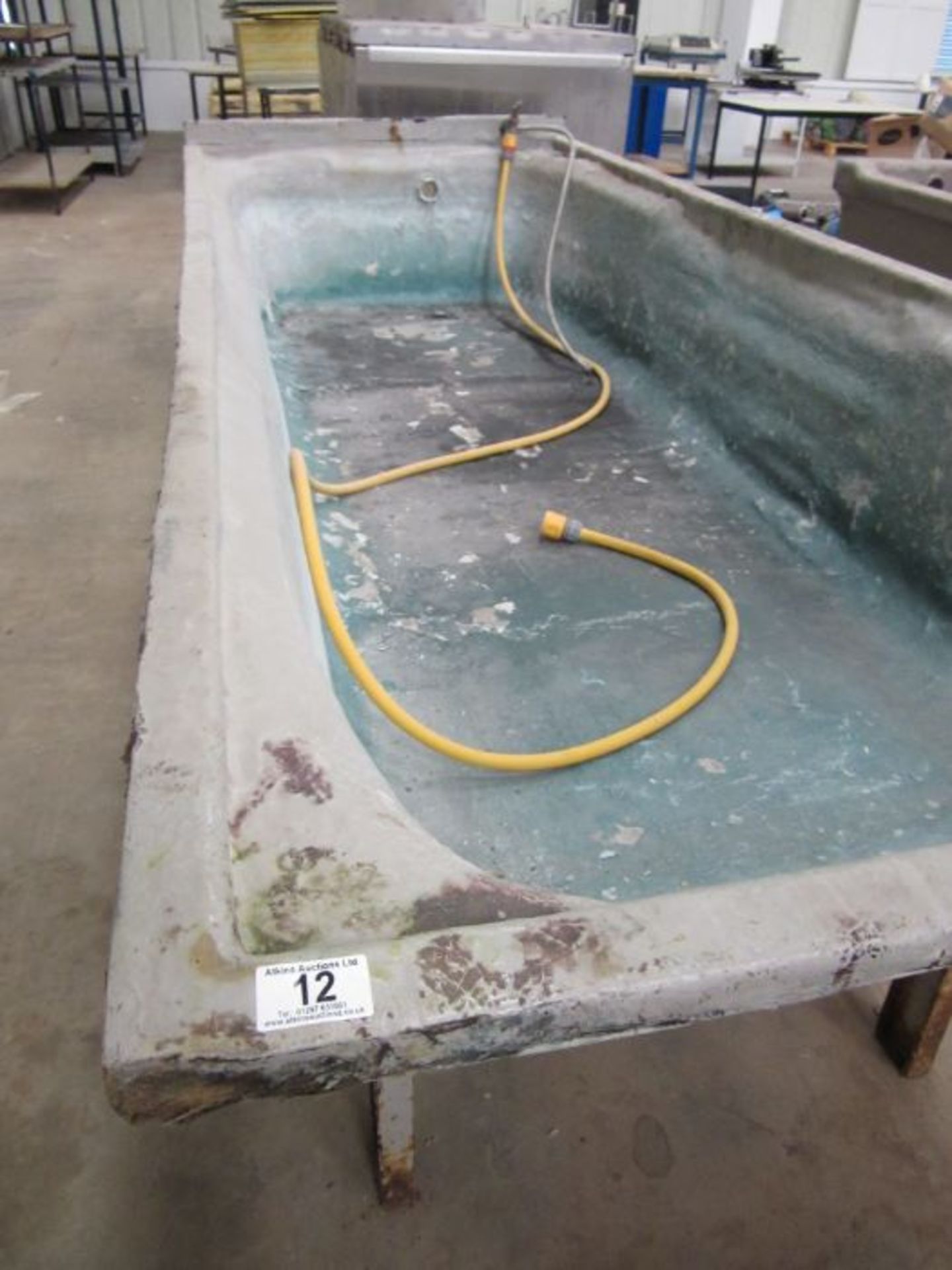 A fibreglass bath for dyeing clothes - Image 2 of 3