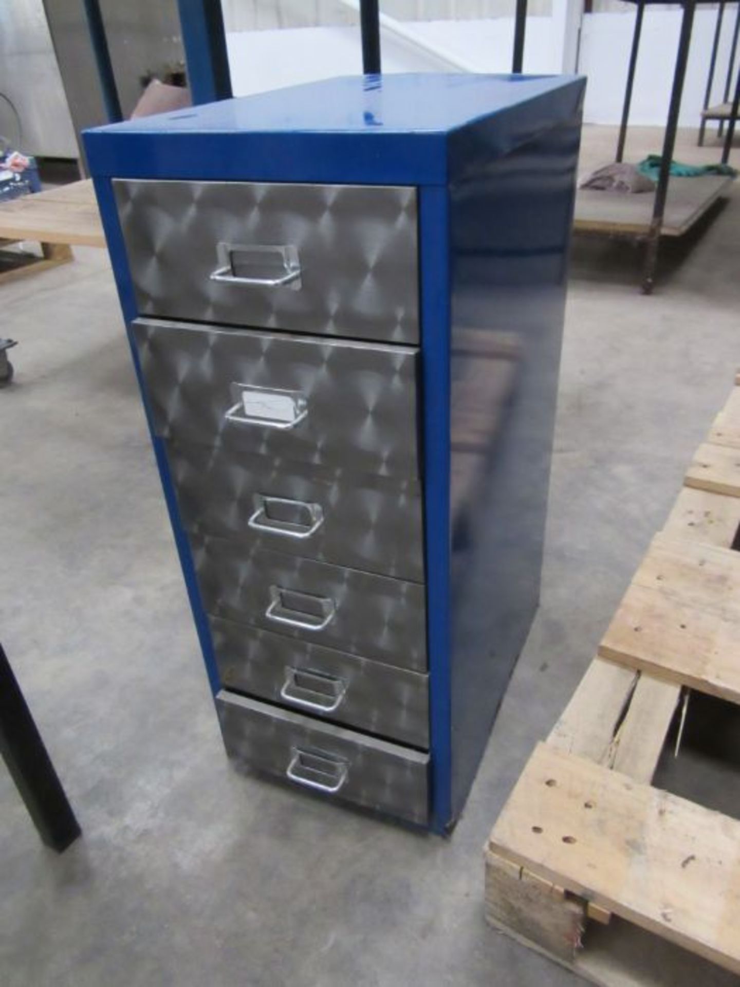 A set of 6 filing drawers with polished steel drawer fronts