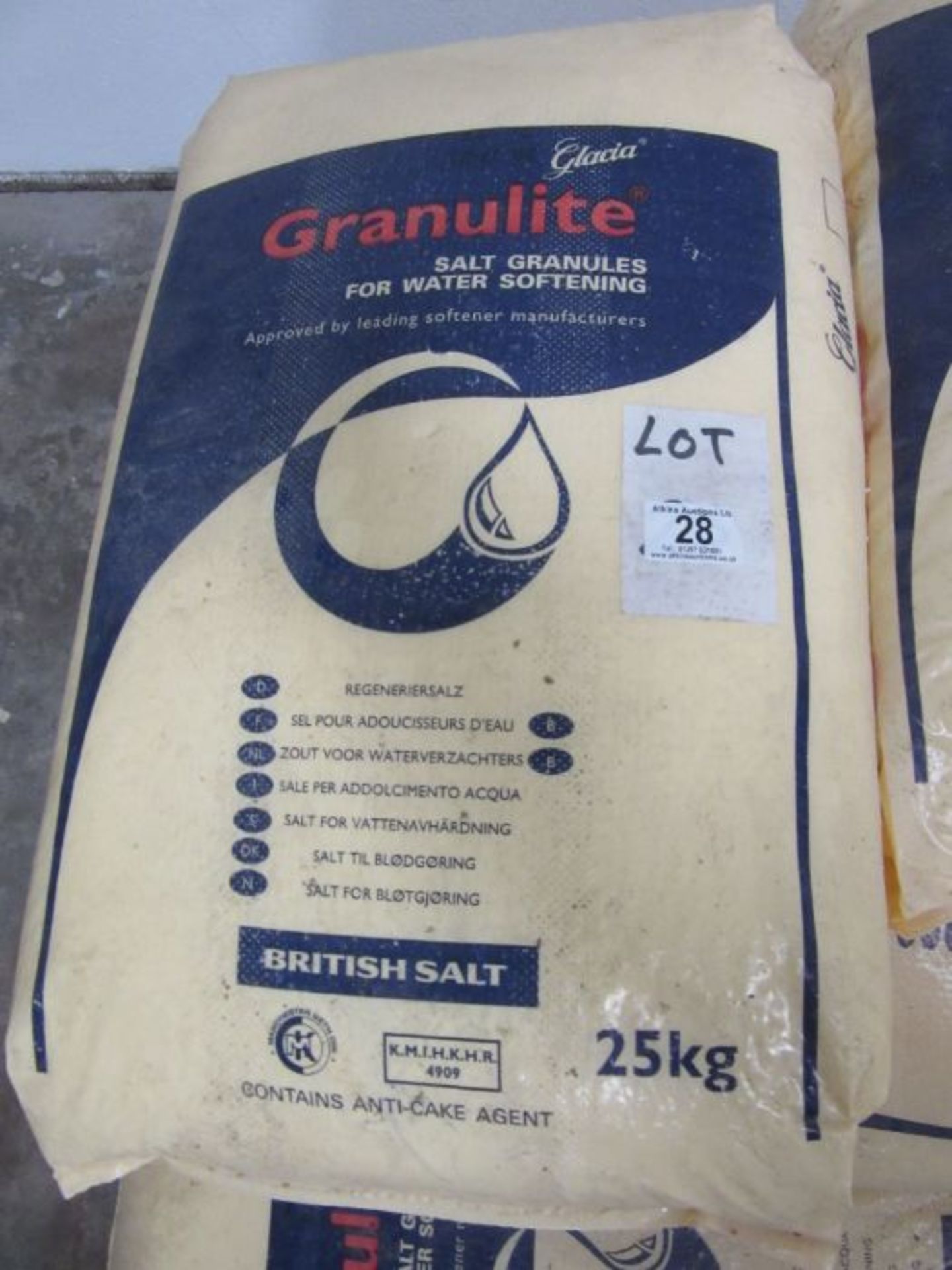 A pallet of 25kg bags of granular salt granules (18) - Image 2 of 3