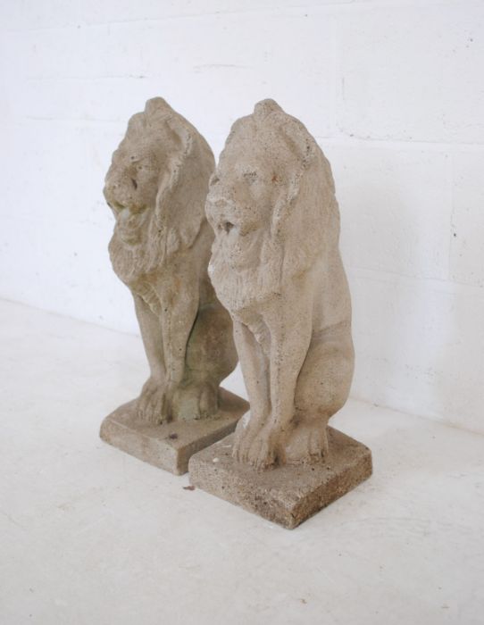 A pair of reconstituted stone garden ornaments in the form of lions - height 56cm - Image 3 of 6