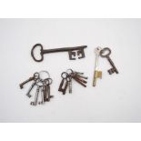 A small quantity of antique keys