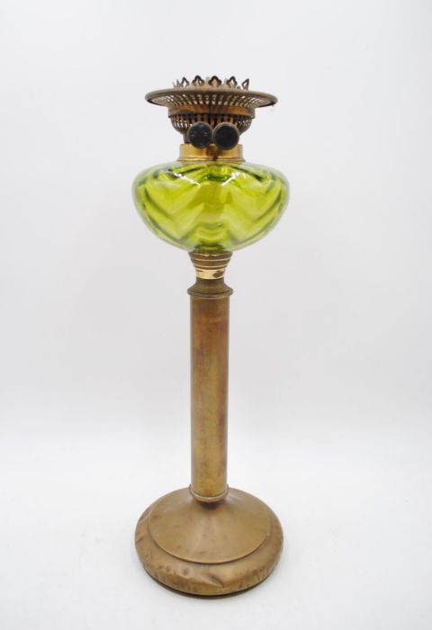 A Victorian brass oil lamp - Image 3 of 3