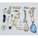 A collection of 925 and silver coloured jewellery along with a pair of 9ct gold earrings (0.5g)