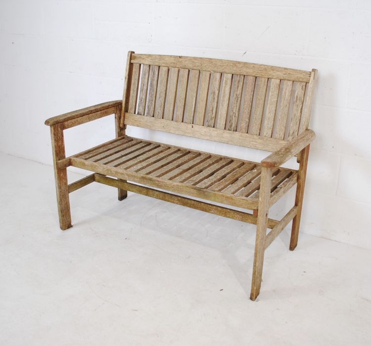 A weathered wooden garden bench with slatted seat - length 120cm - Image 4 of 4