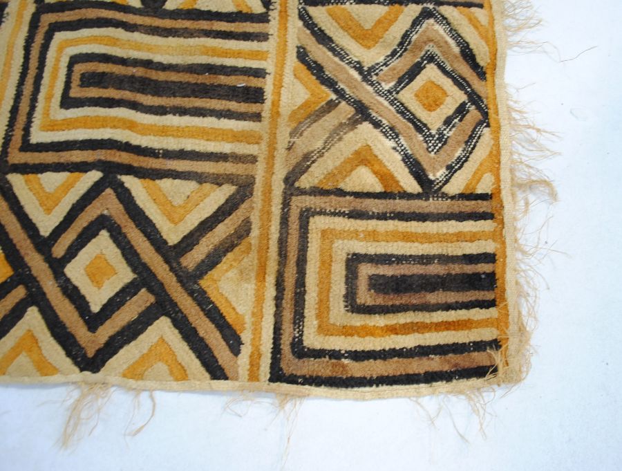 A Kuba textile wall hanging - 80cm x 84cm - Bild 2 aus 3