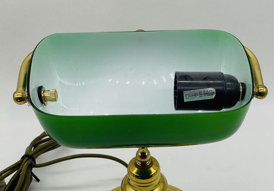 A vintage bankers lamp with green shade - Image 4 of 4