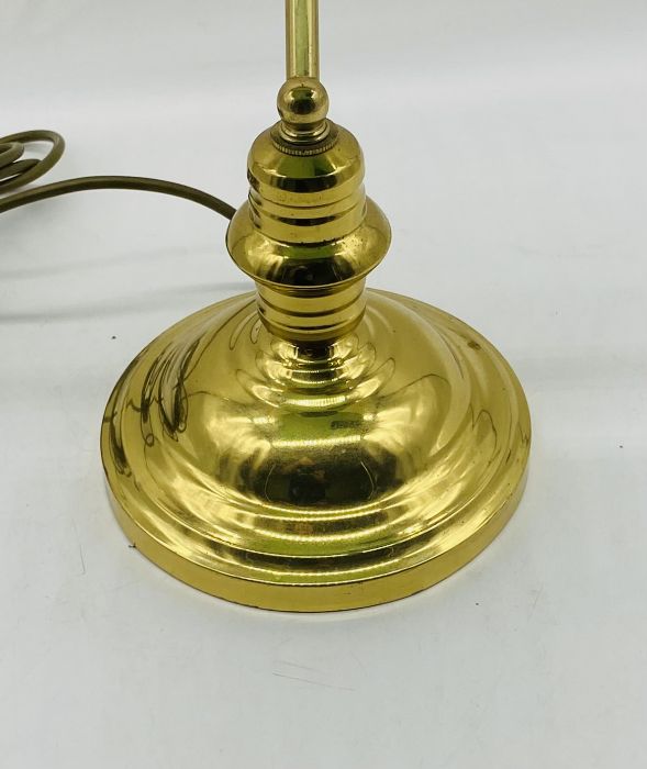 A vintage bankers lamp with green shade - Image 3 of 4