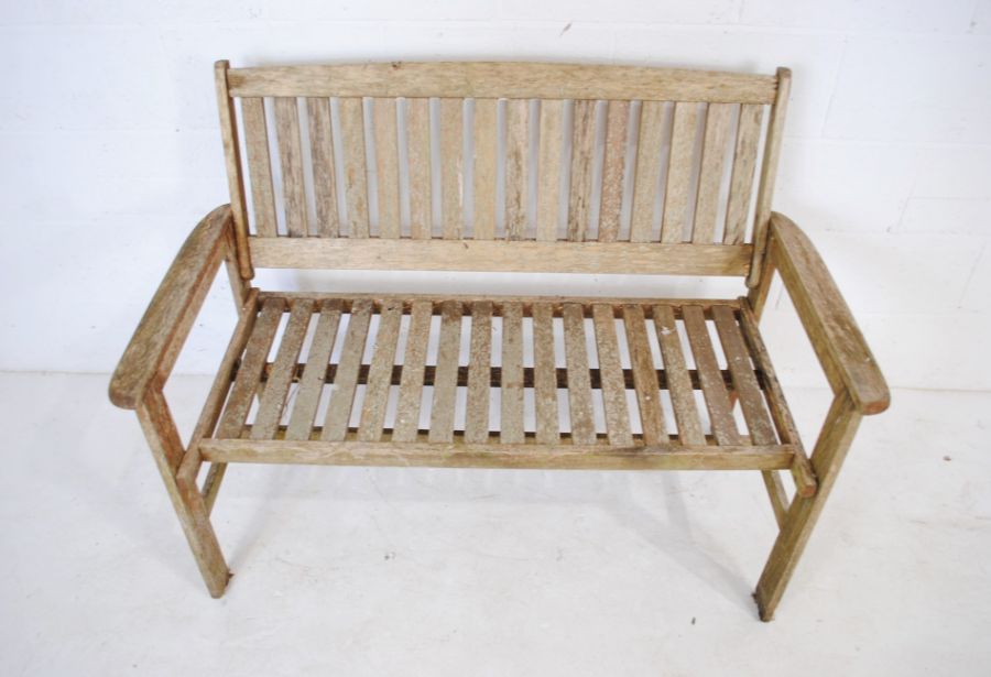 A weathered wooden garden bench with slatted seat - length 120cm - Image 2 of 4