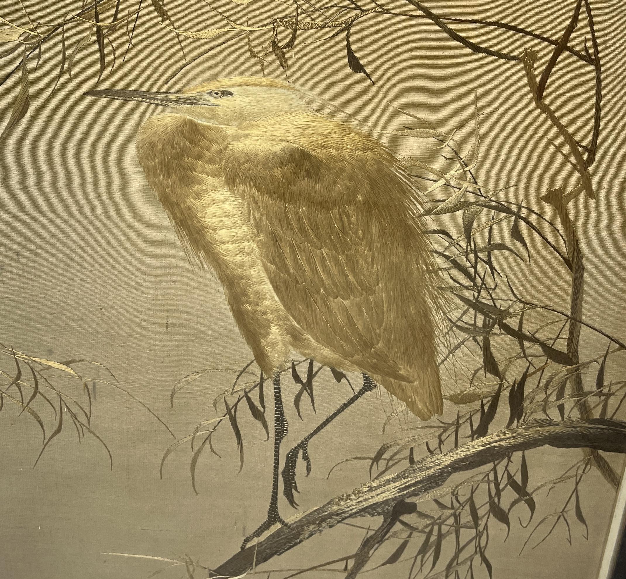 A large Oriental embroidered picture of a Heron. - Bild 2 aus 2