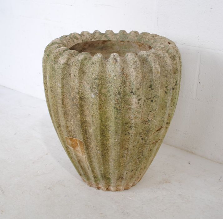 A large weathered concrete garden pot - diameter 46cm, height 53cm - Image 4 of 4