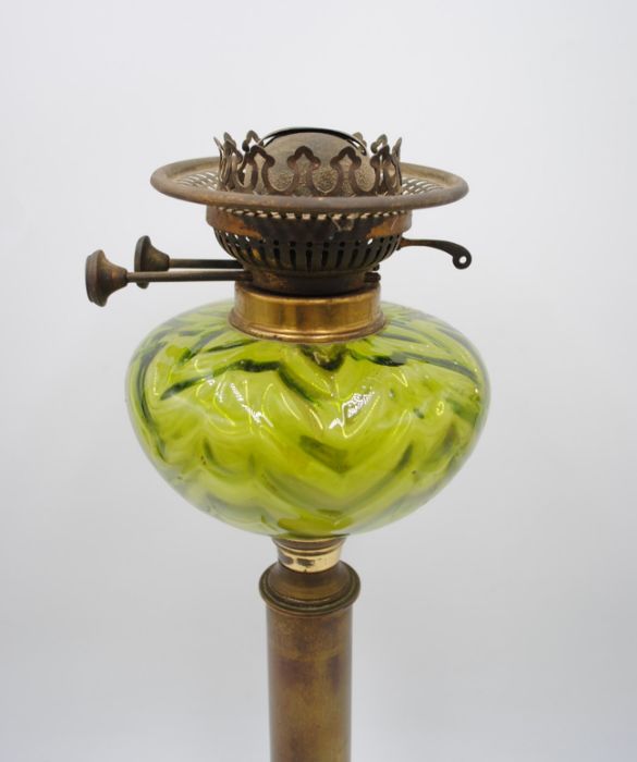 A Victorian brass oil lamp - Image 2 of 3