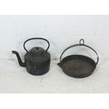 A vintage cast iron kettle and skillet.
