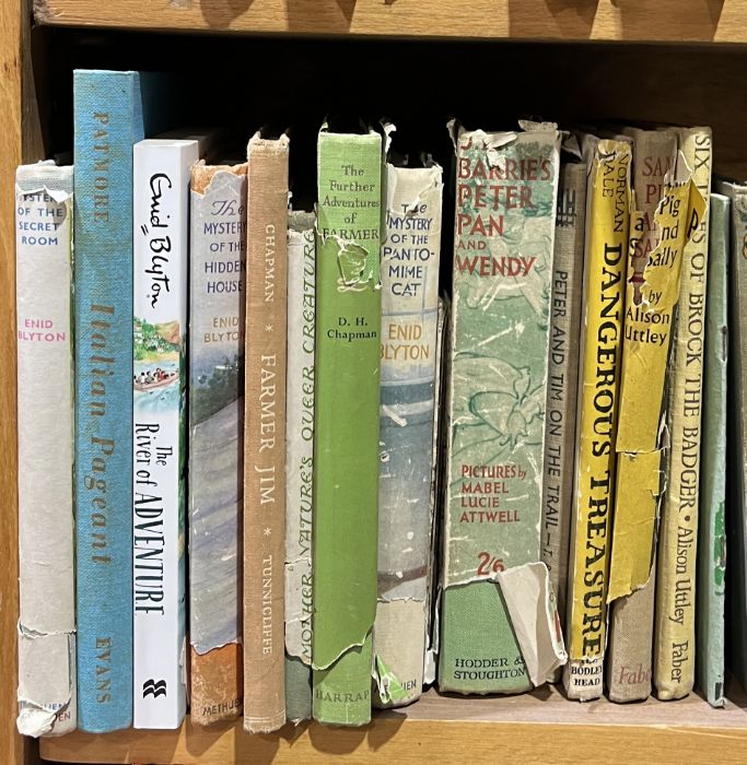 A collection of vintage children's fiction including Puffin picture books, Enid Blyton, Alison - Bild 3 aus 7