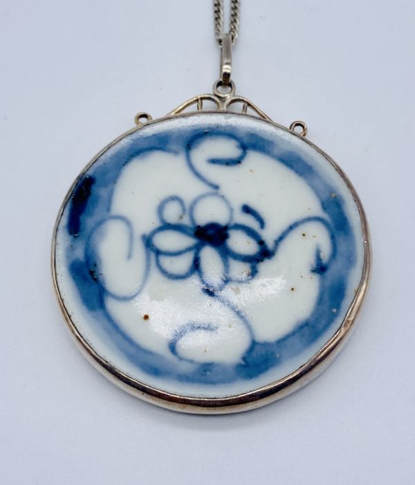 A 925 silver pendant set with a shard of Ming dynasty pottery (5.25cm diameter) on 925 silver chain - Image 3 of 3