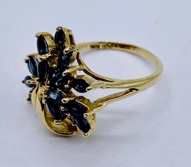 A 9ct gold topaz dress ring - Image 2 of 2