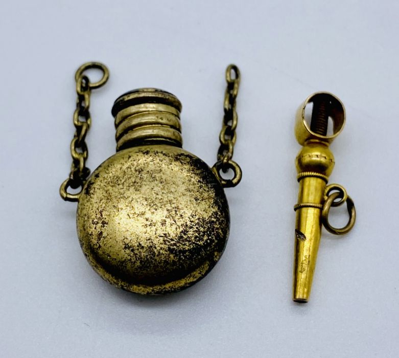 A small collection of yellow metal charms, watch key, photo pendant etc. - Image 2 of 4