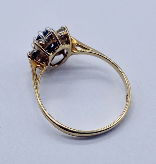 A 9ct gold sapphire cluster ring - Image 3 of 3