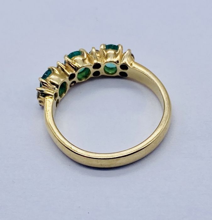 An 18ct gold emerald 3 stone ring set with 8 small diamonds - Image 3 of 3