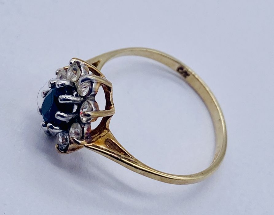 A 9ct gold sapphire cluster ring - Image 2 of 3