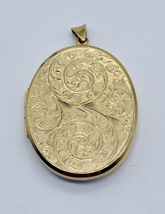 A 9ct gold locket with foliate design, total weight including glass 13.2g