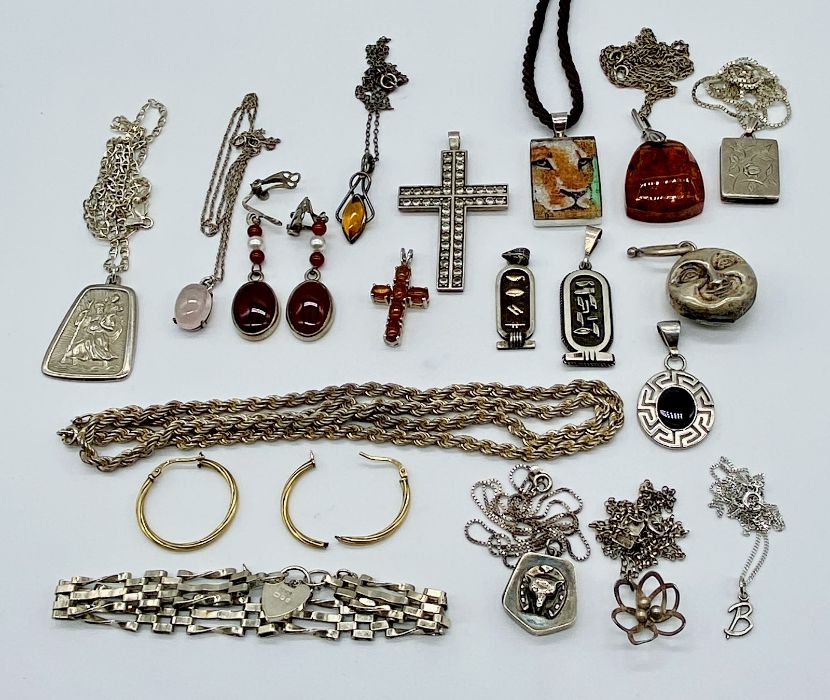 A collection of 925 silver jewellery etc.