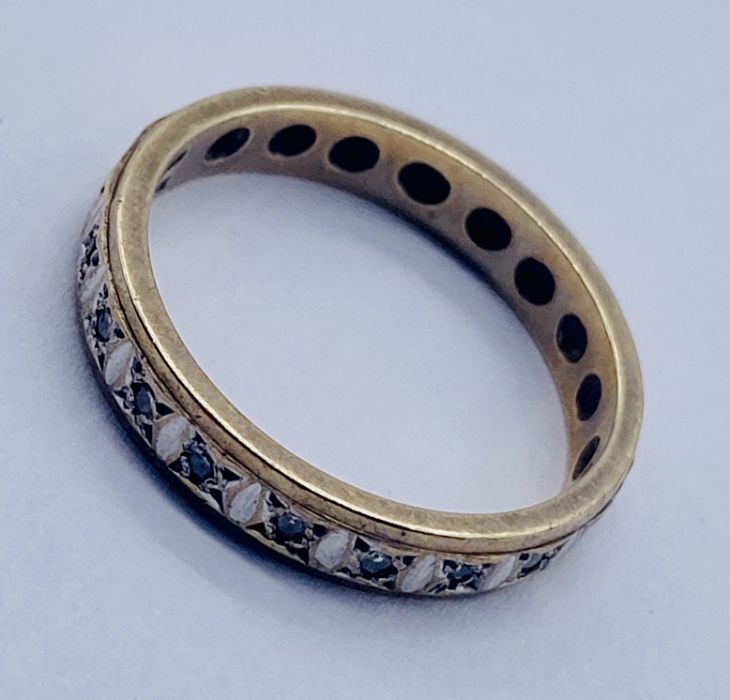 A 9ct gold eternity ring set with diamond chips. total weight 2.8g - Image 2 of 2