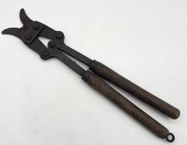 A pair of WW1 long handled wire cutters stamped "Chaterlea Ltd 1917" with broad arrow mark