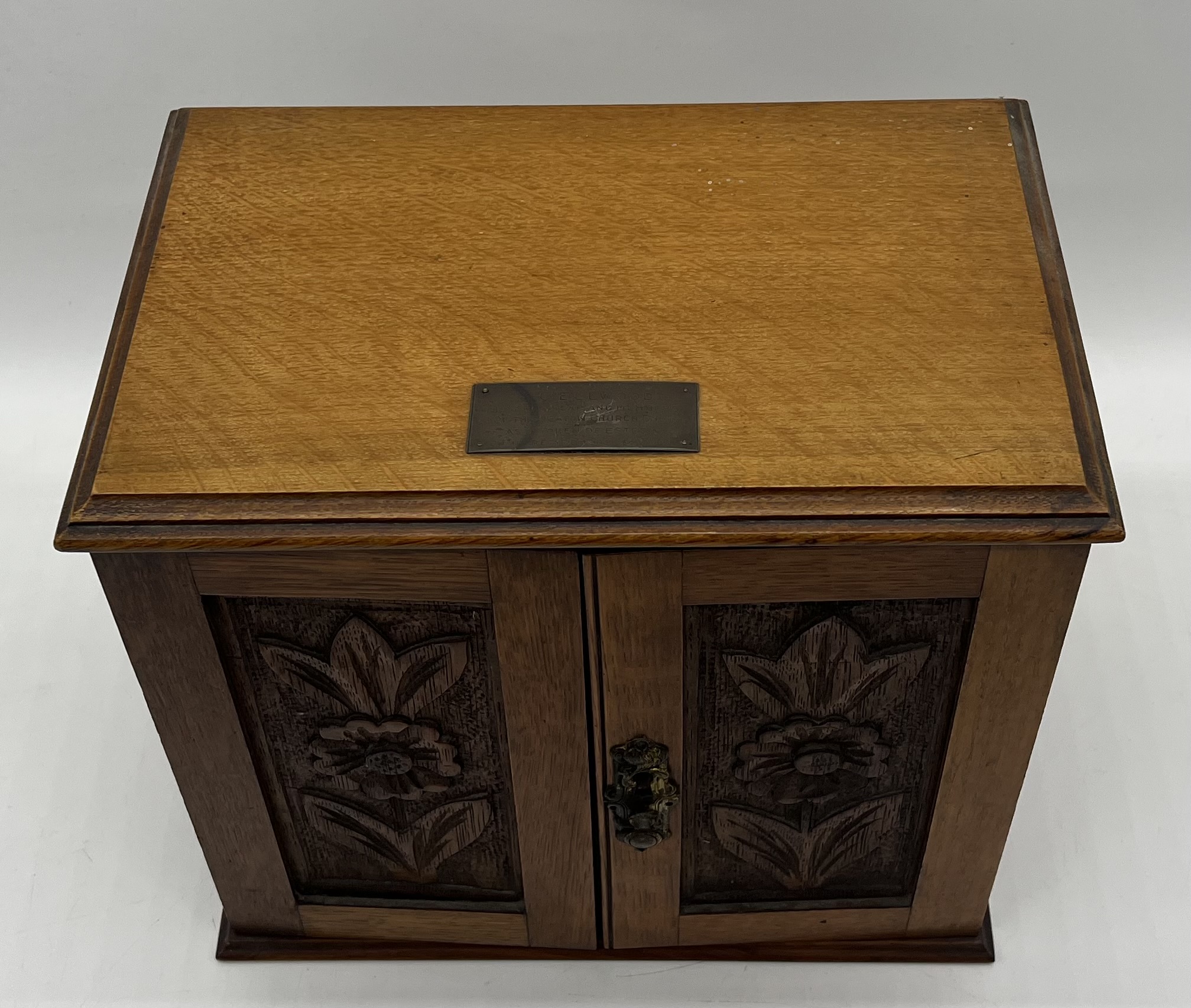 An Edwardian smokers cabinet, dated 1909 - Image 2 of 6