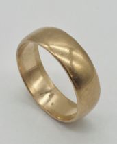 A 9ct gold wedding band, weight 6.1g