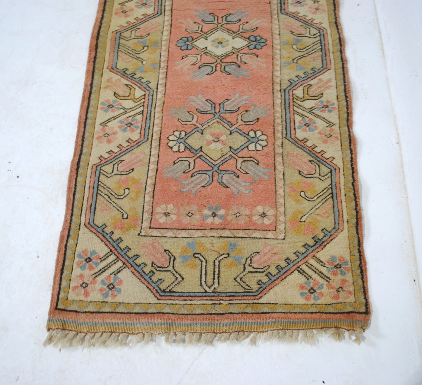 A pink ground Eastern runner - 298cm x 82cm - Image 4 of 5