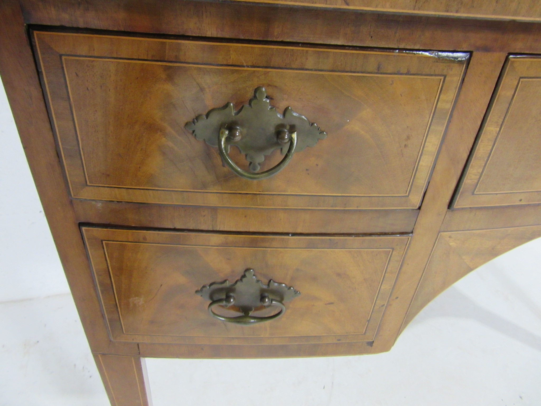 A Georgian bow fronted inlaid mahogany ladies writing desk with 5 drawers - Image 3 of 6
