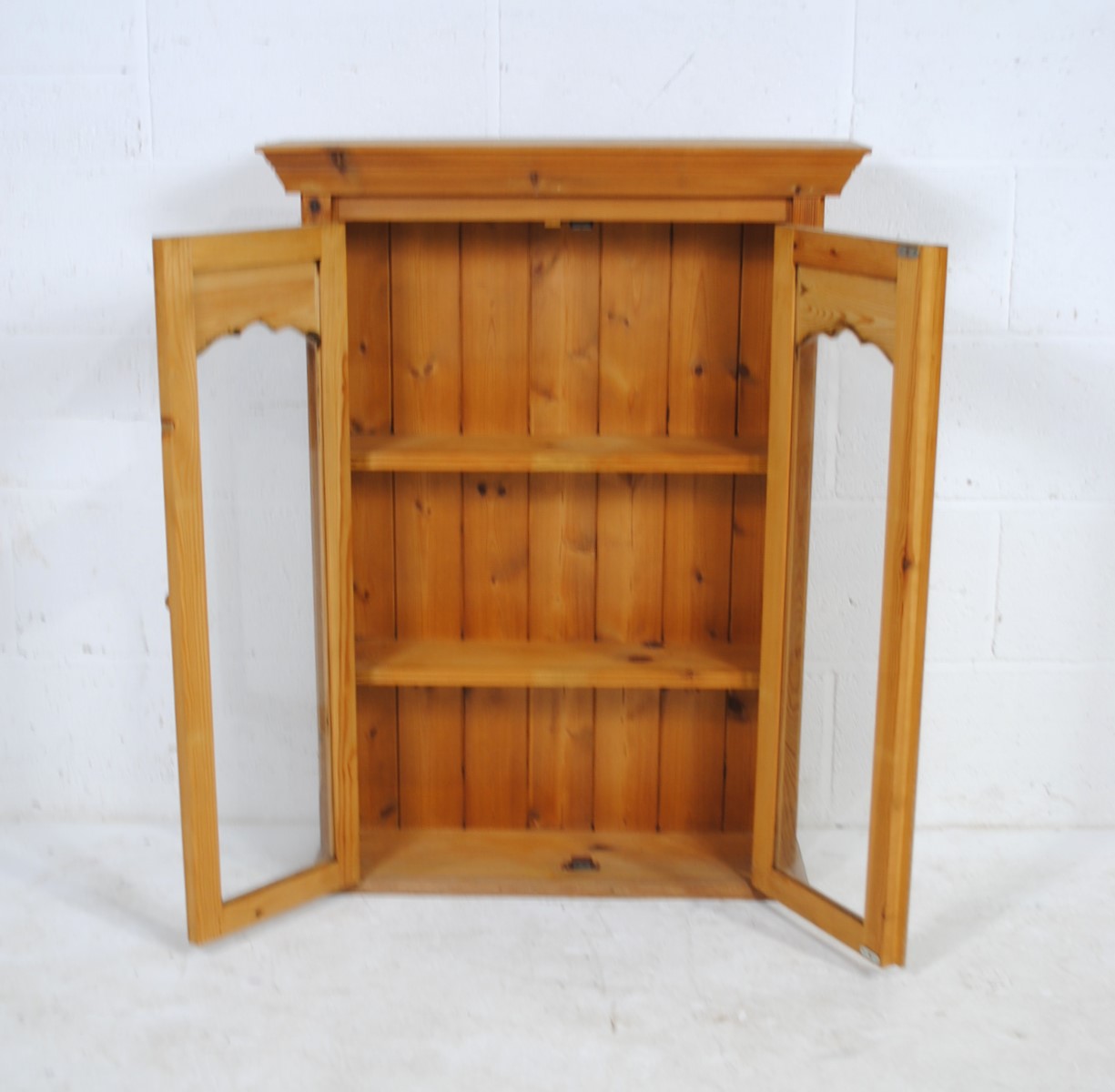 A pine glazed two door cabinet - length 71cm, depth 20.5cm, height 95cm - Image 7 of 7