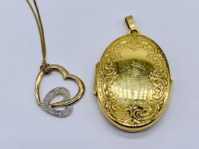 A 9ct gold locket along with a heart shaped pendant on fine chain, total weight 4.7g